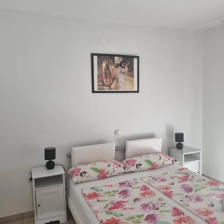 Leovac Apartment *